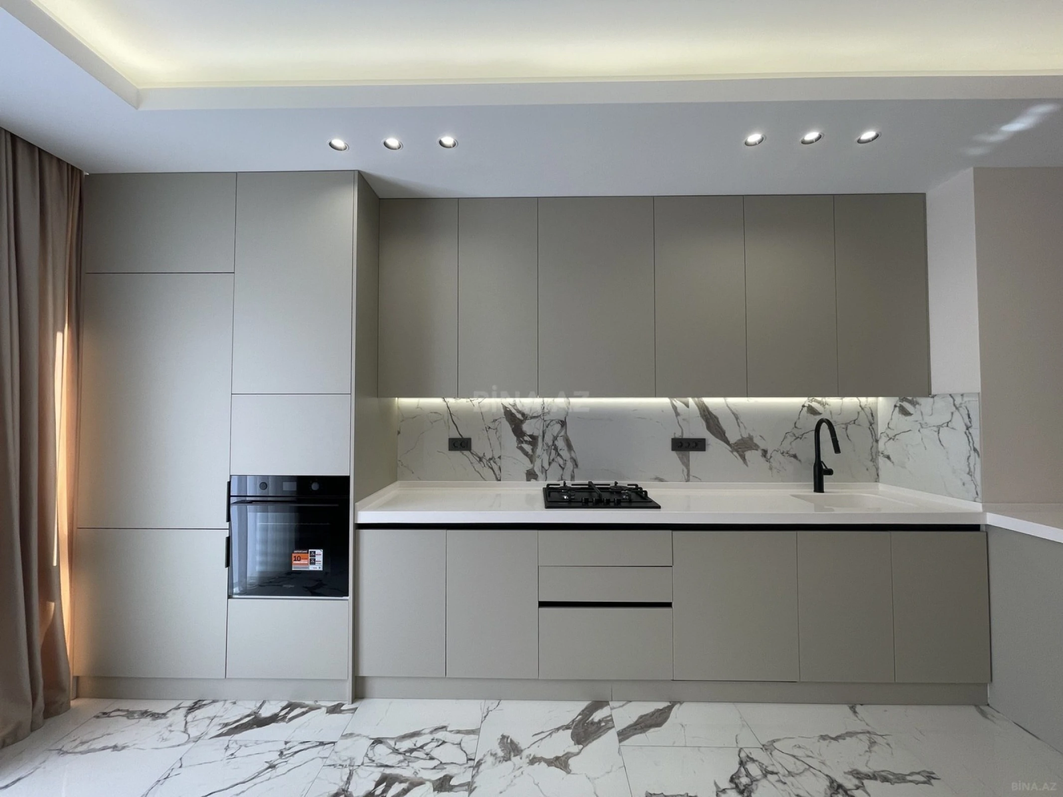 Satılır 3 otaqlı mənzil 150 m²