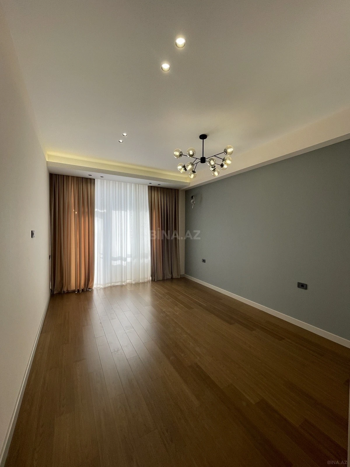 Satılır 3 otaqlı mənzil 150 m²