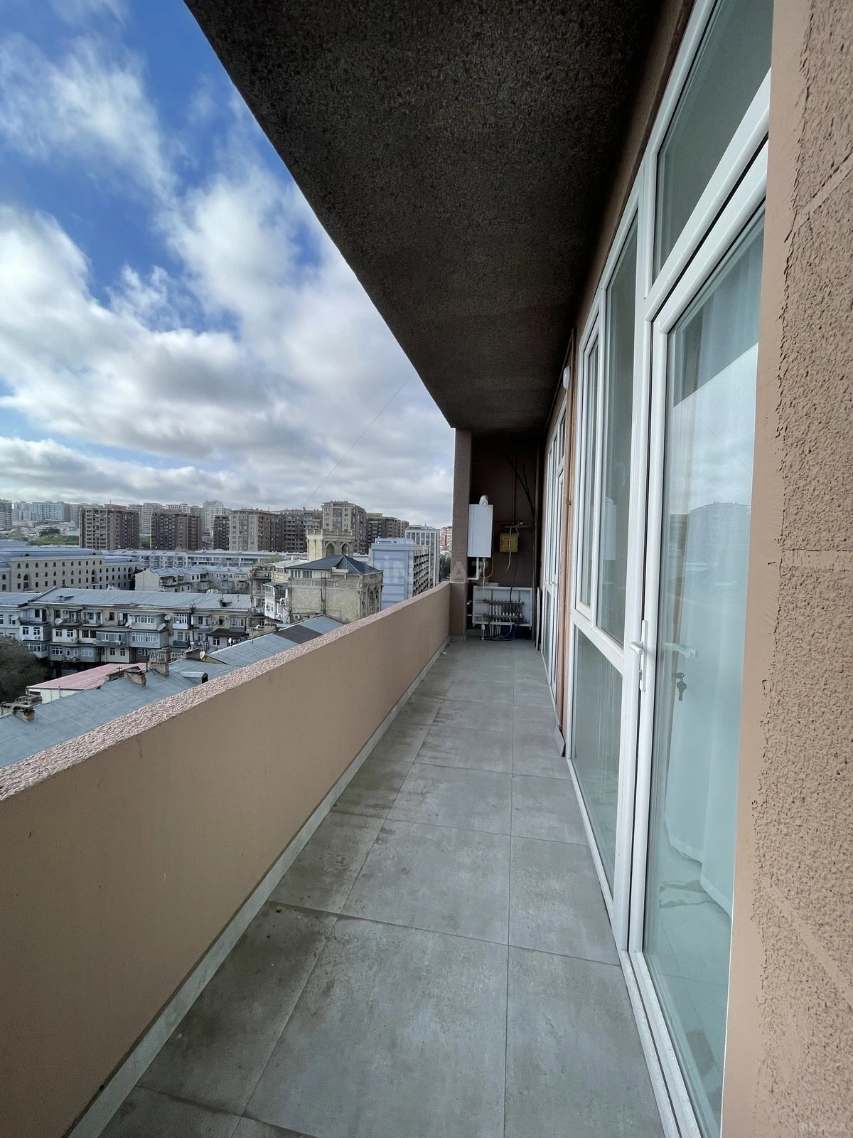 Satılır 3 otaqlı mənzil 150 m²