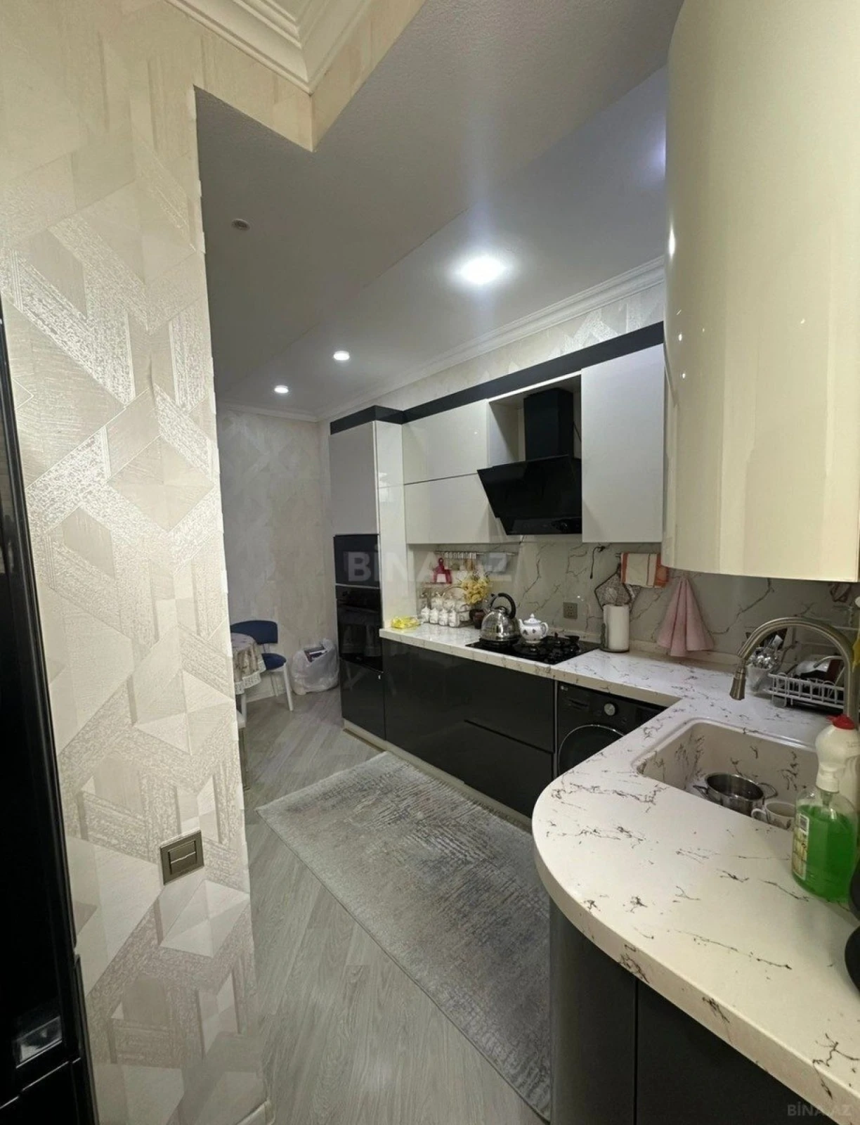 Satılır 2 otaqlı mənzil 63 m²