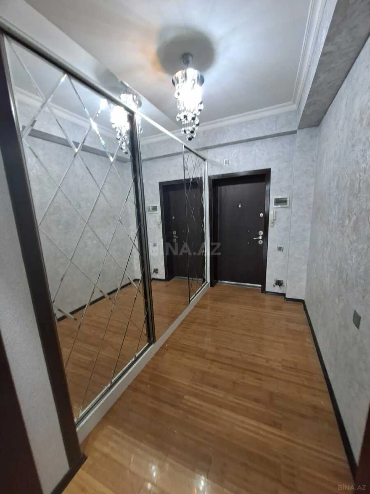 Satılır 3 otaqlı mənzil 110 m²