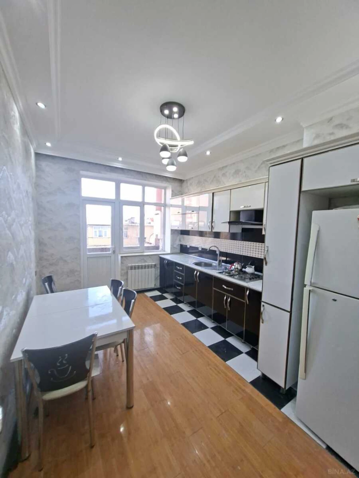 Satılır 3 otaqlı mənzil 110 m²