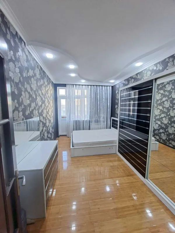 Satılır 3 otaqlı mənzil 110 m²