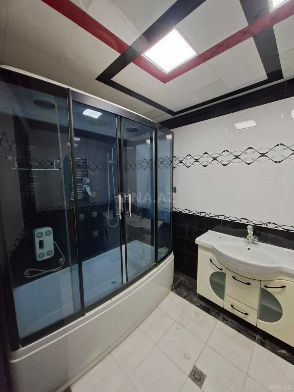 Satılır 3 otaqlı mənzil 110 m²