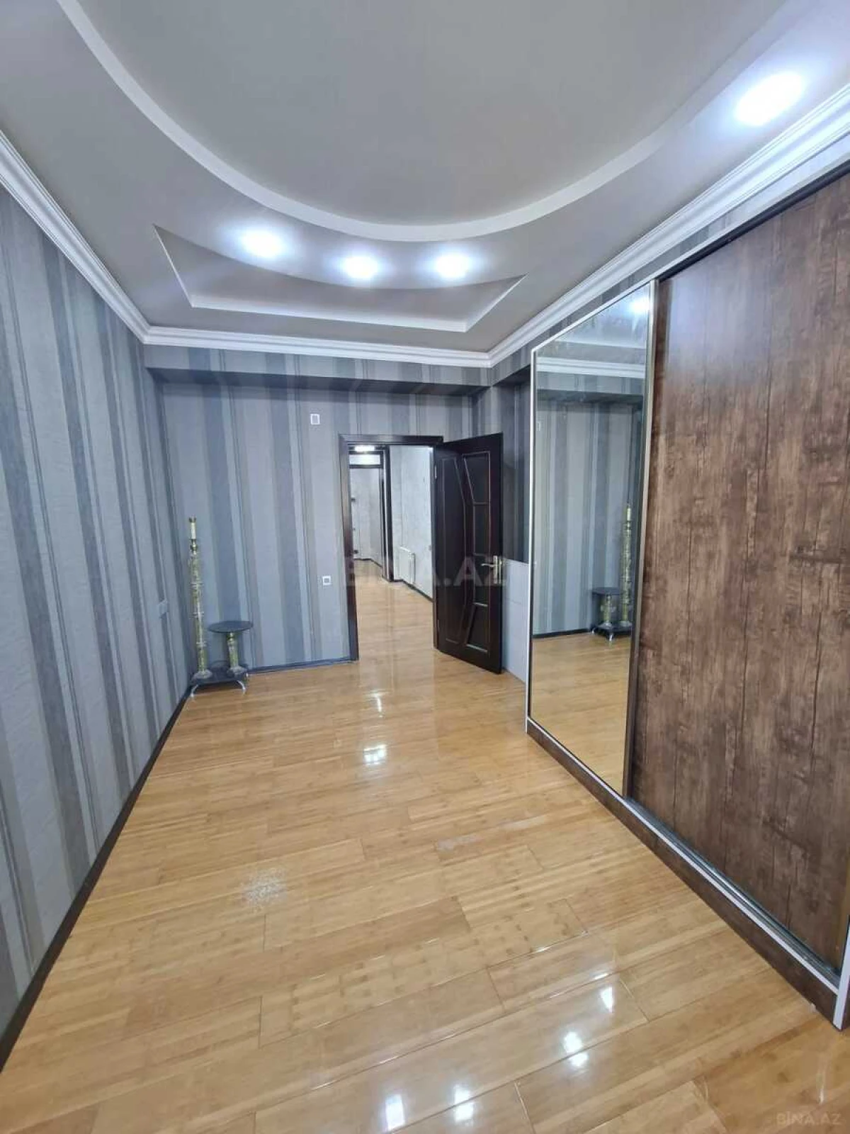 Satılır 3 otaqlı mənzil 110 m²