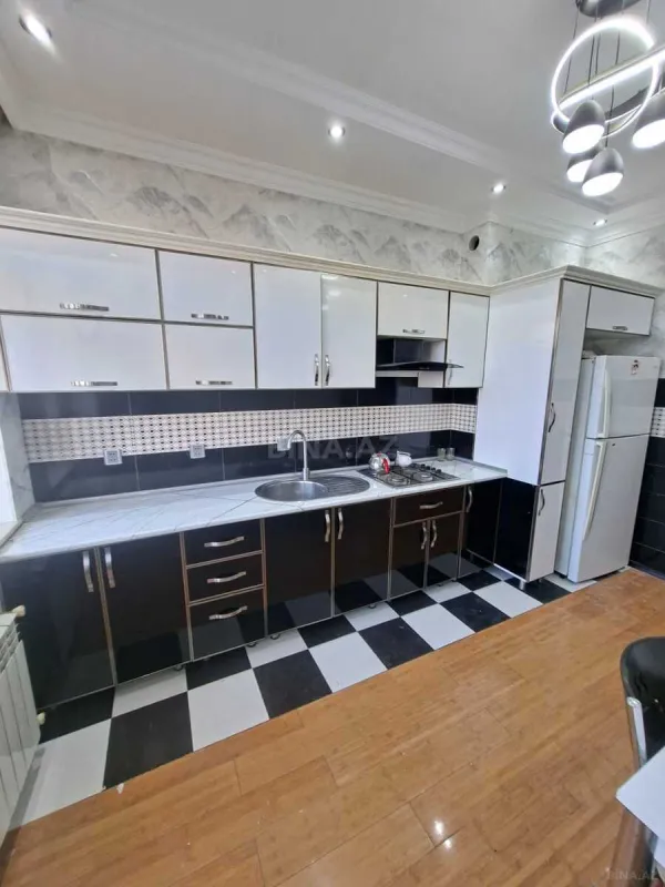 Satılır 3 otaqlı mənzil 110 m²