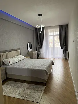 Kirayə verilir 2 otaqlı mənzil 78 m²