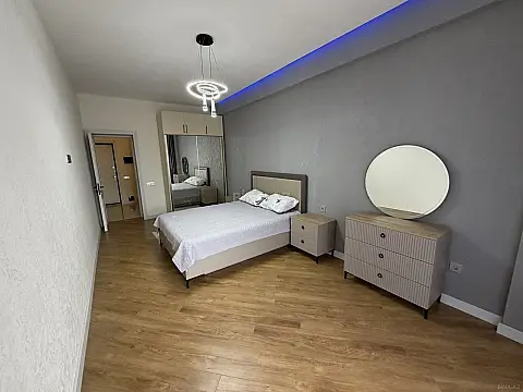 Kirayə verilir 2 otaqlı mənzil 78 m²