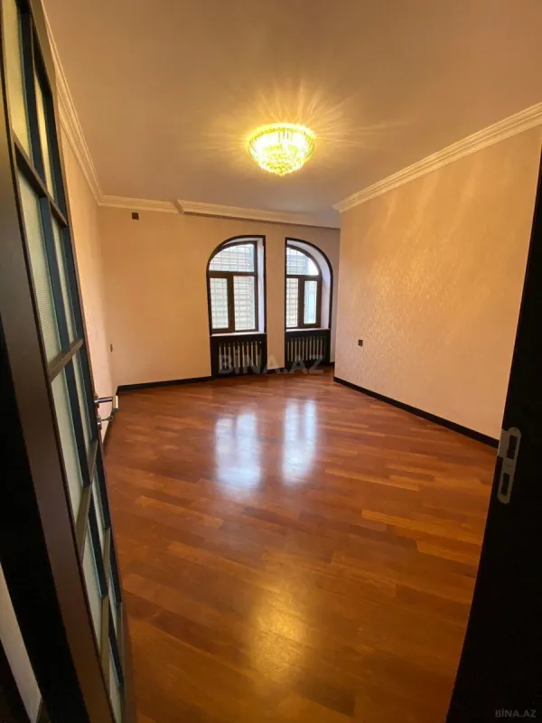 Kirayə verilir 6 otaqlı həyət evi 350 m²