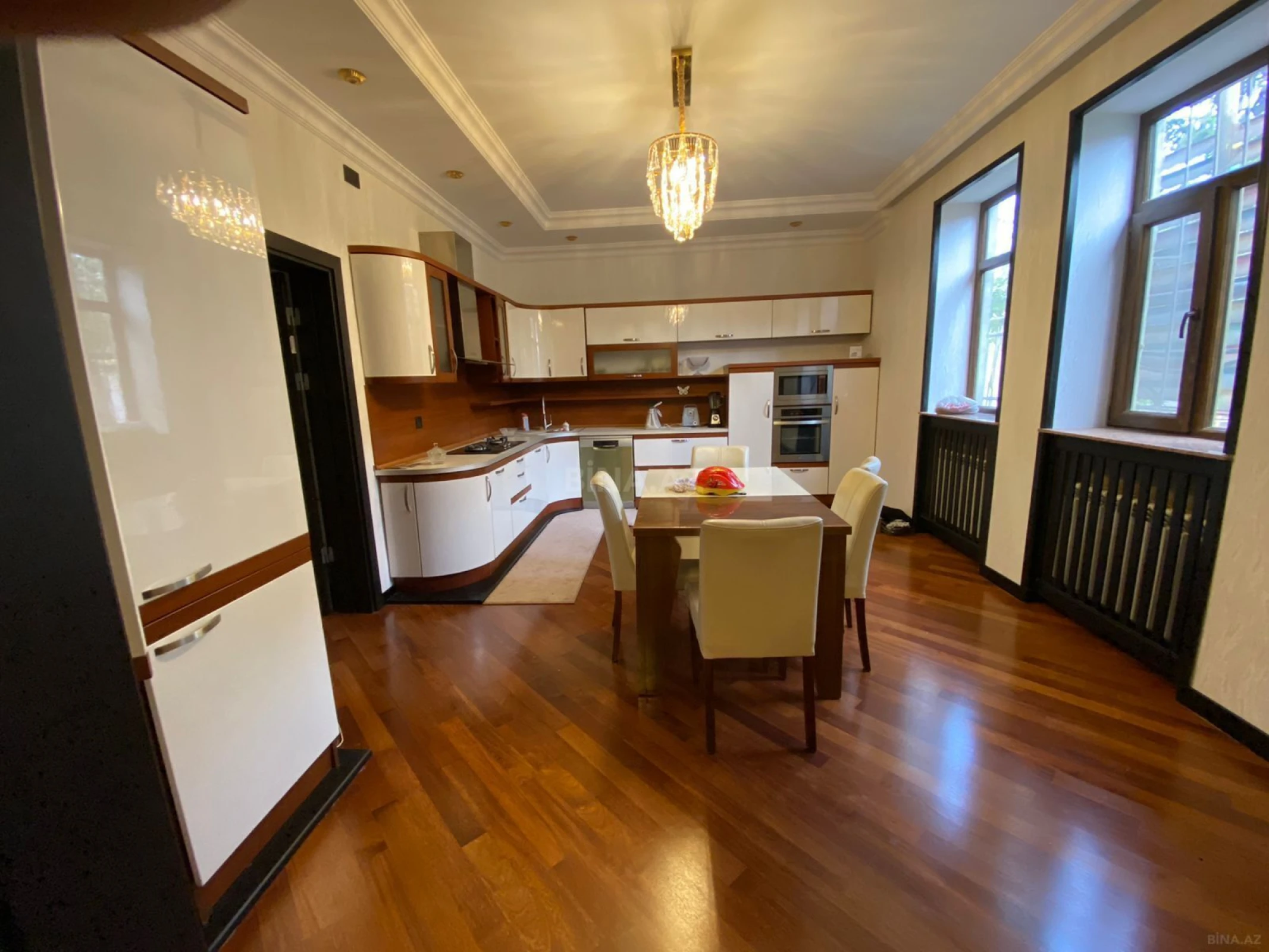 Kirayə verilir 6 otaqlı həyət evi 350 m²