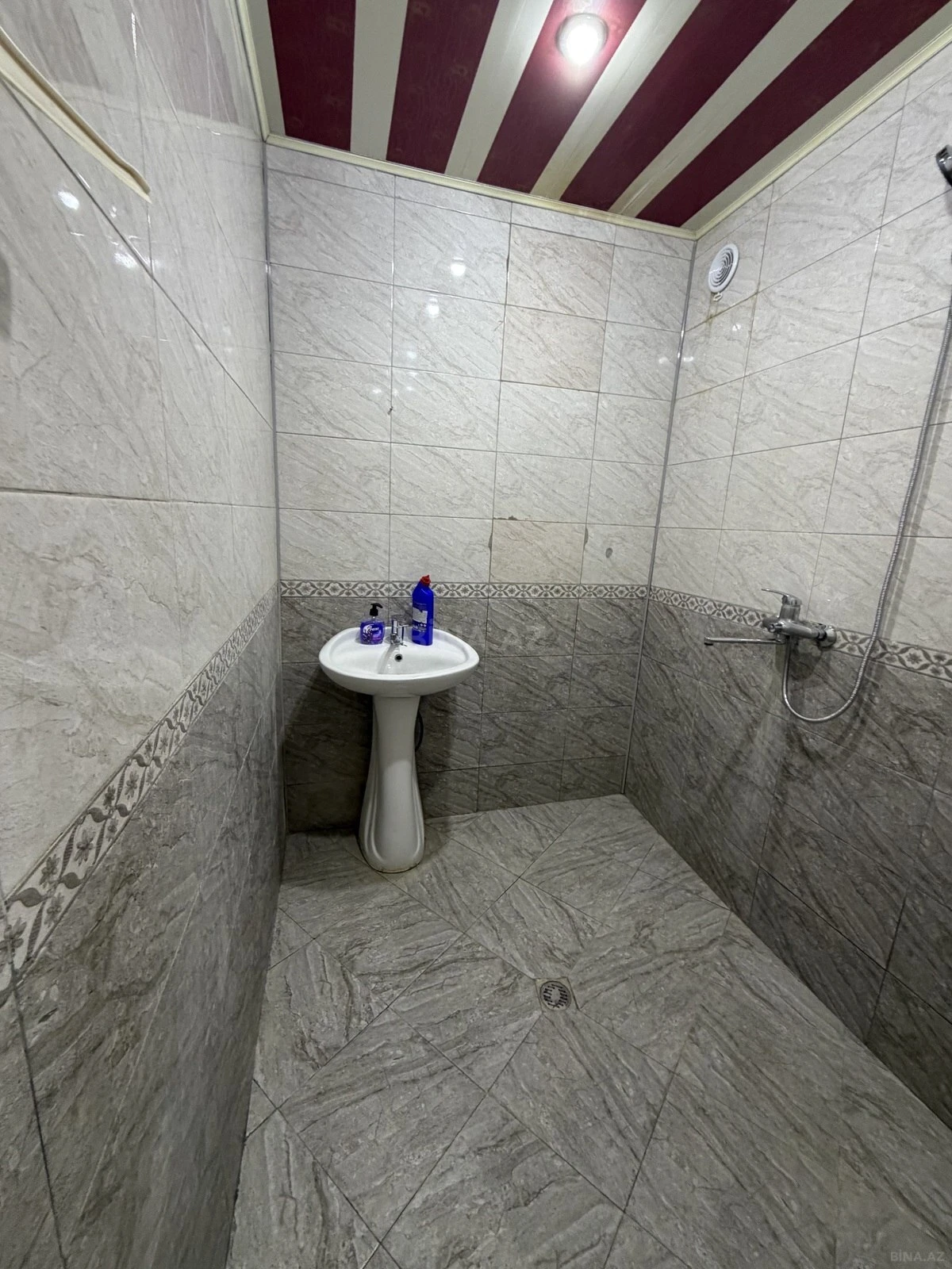 Kirayə verilir 2 otaqlı mənzil 45 m²