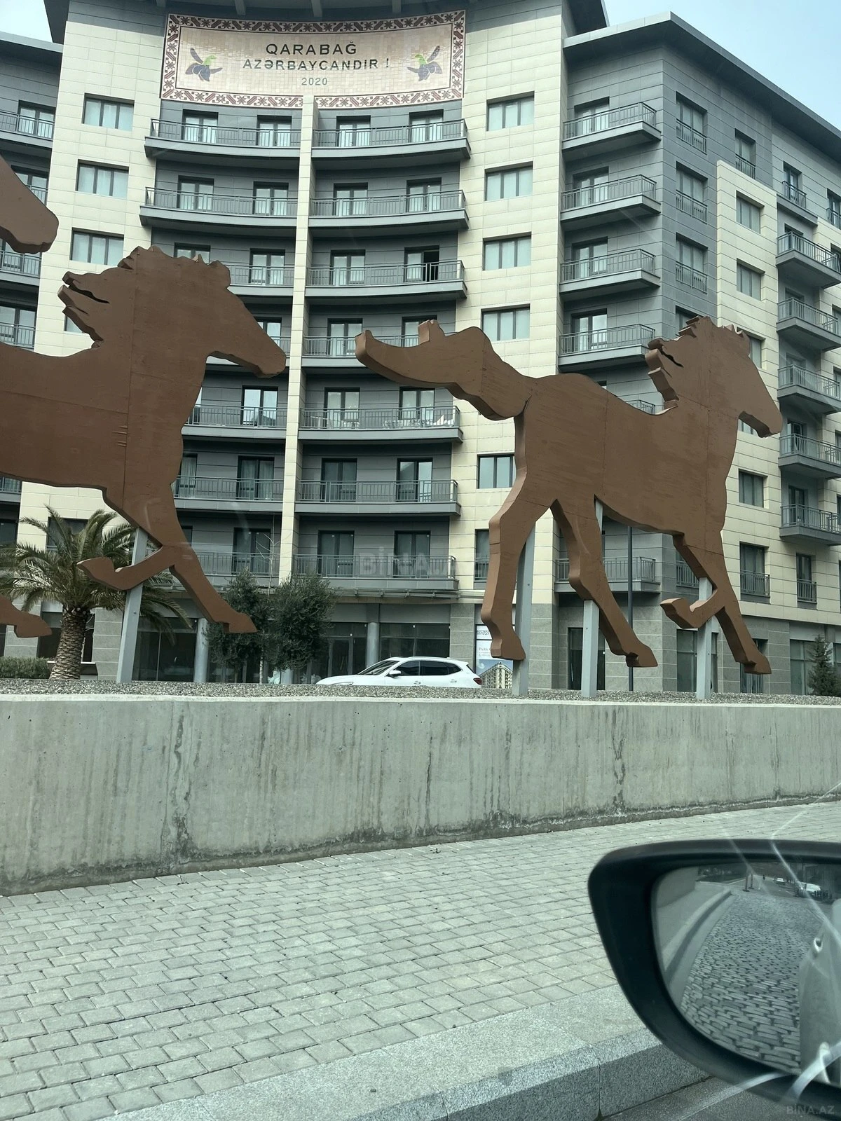 Satılır 3 otaqlı mənzil 140 m²