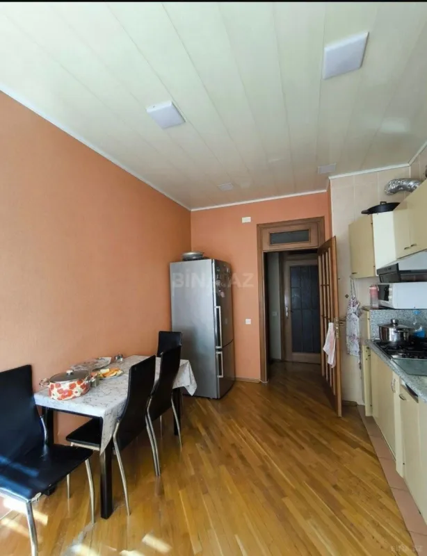 Satılır 3 otaqlı mənzil 123 m²