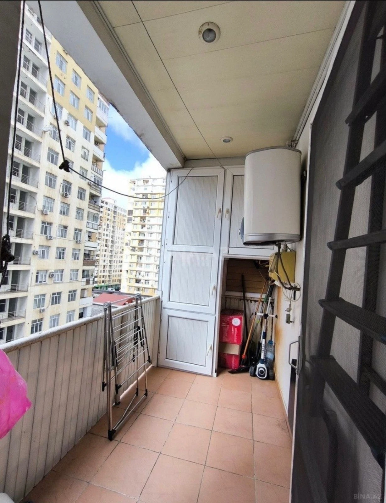 Satılır 3 otaqlı mənzil 123 m²