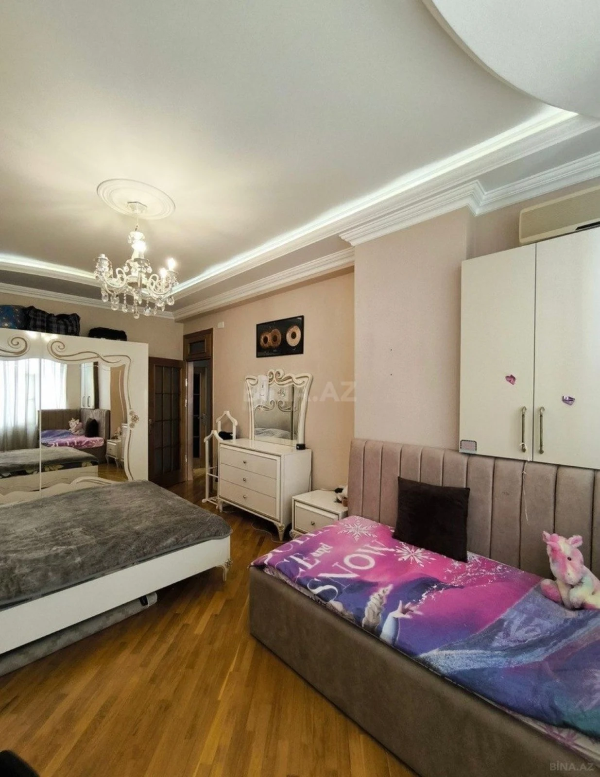 Satılır 3 otaqlı mənzil 123 m²
