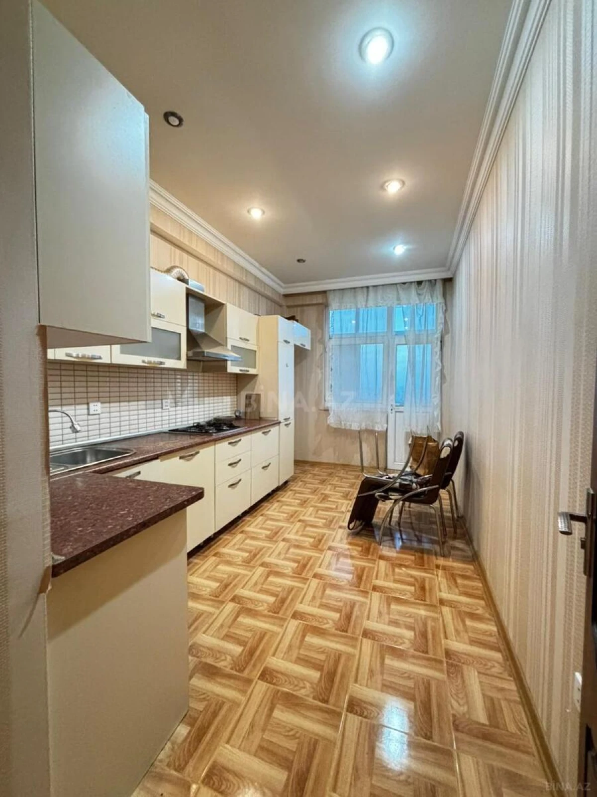 Kirayə verilir 2 otaqlı mənzil 75 m²