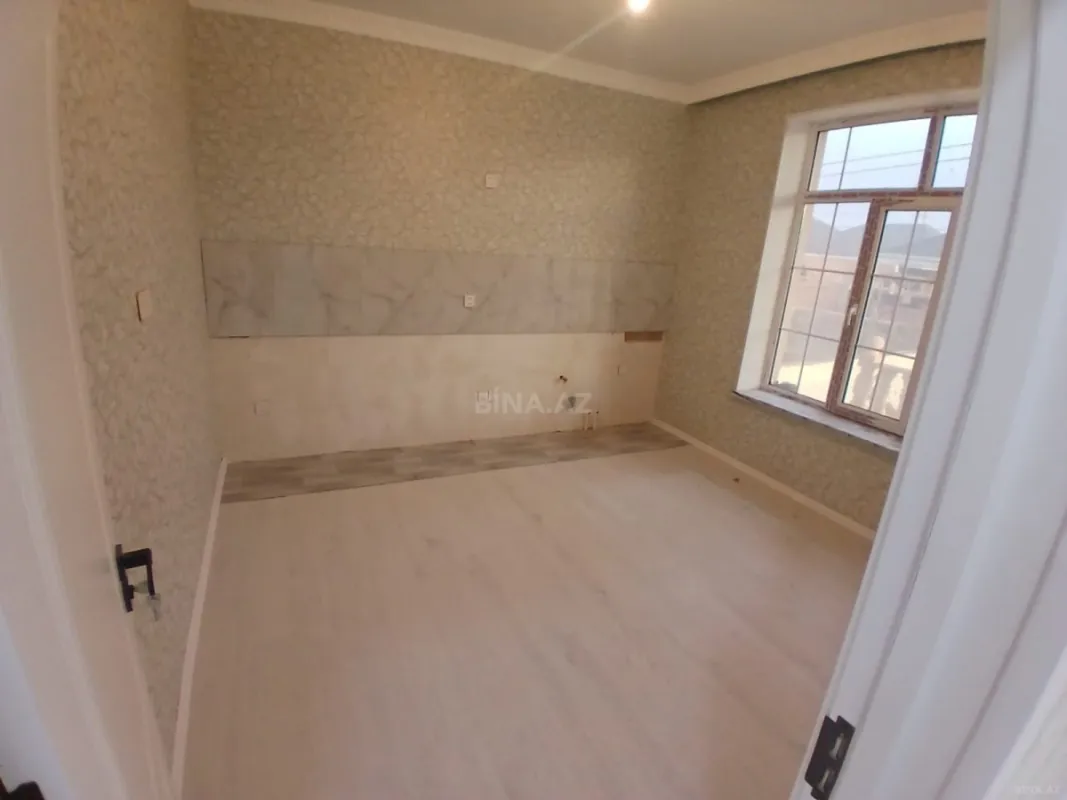 Satılır 8 otaqlı həyət evi 148 m²