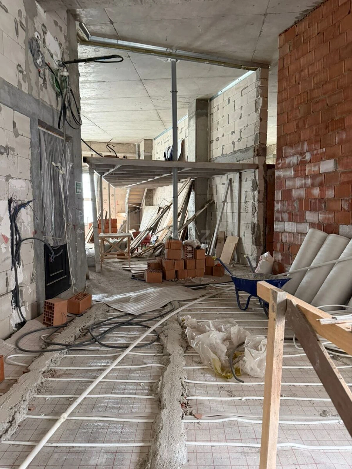 Satılır 4 otaqlı mənzil 152 m²