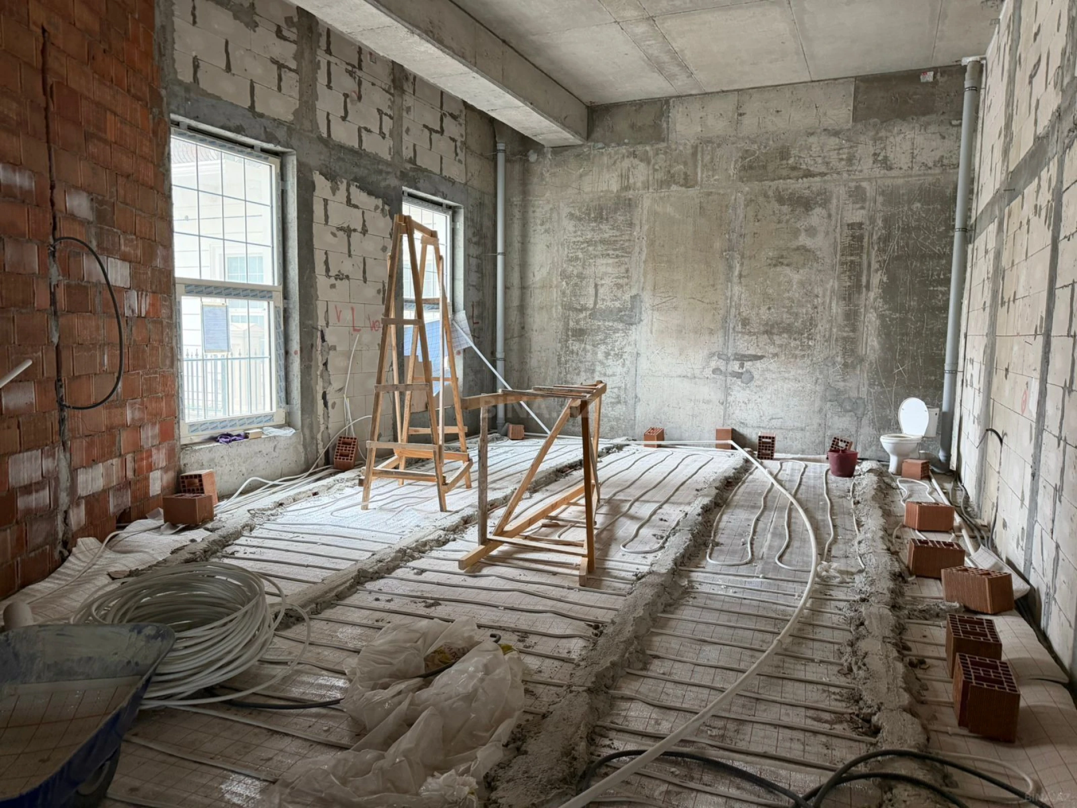 Satılır 4 otaqlı mənzil 152 m²