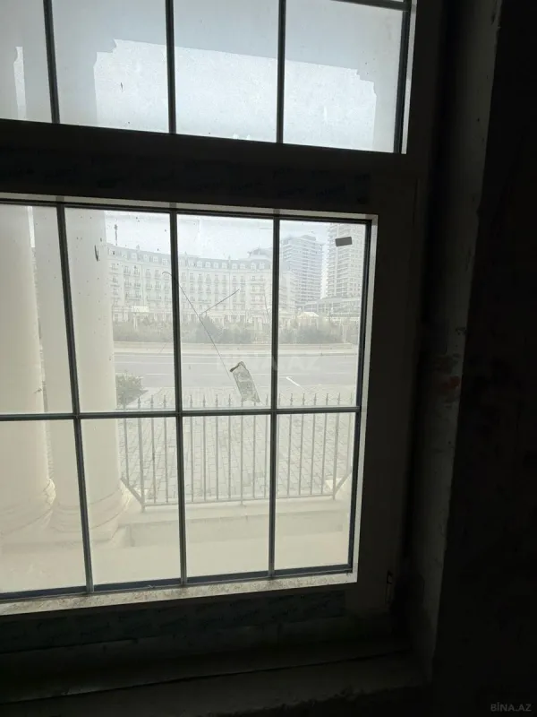 Satılır 4 otaqlı mənzil 152 m²