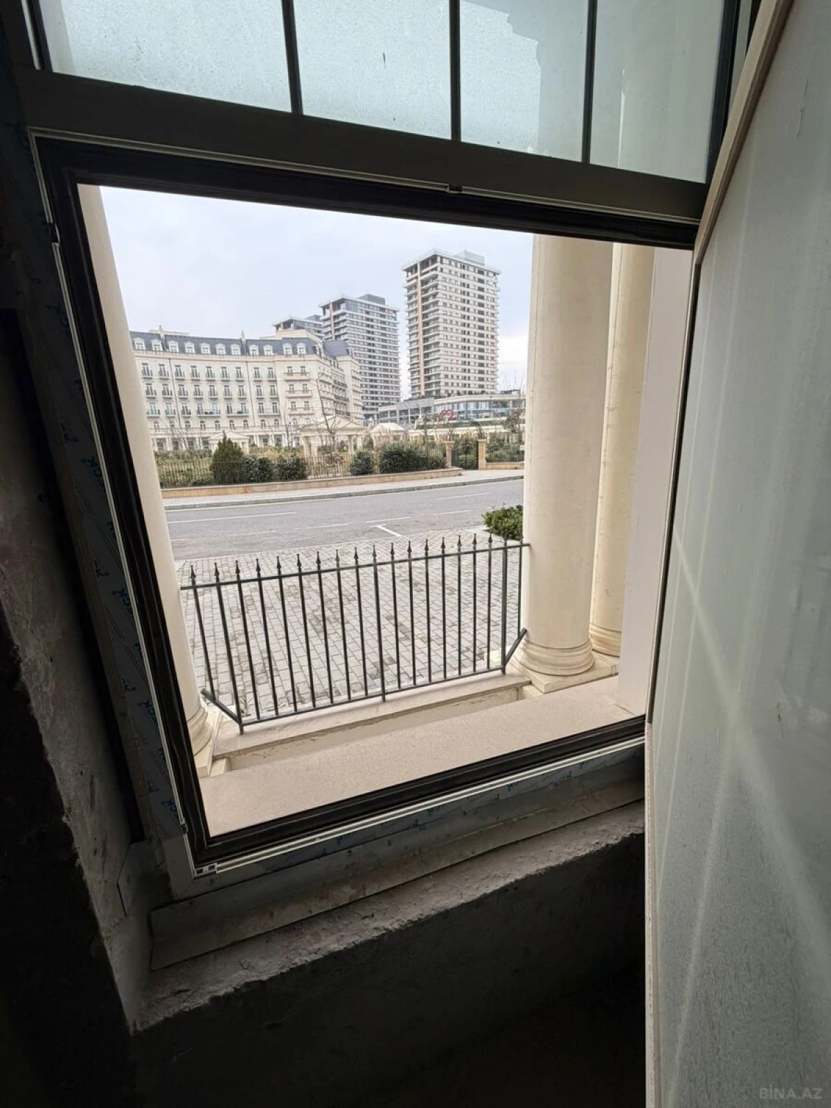 Satılır 4 otaqlı mənzil 152 m²