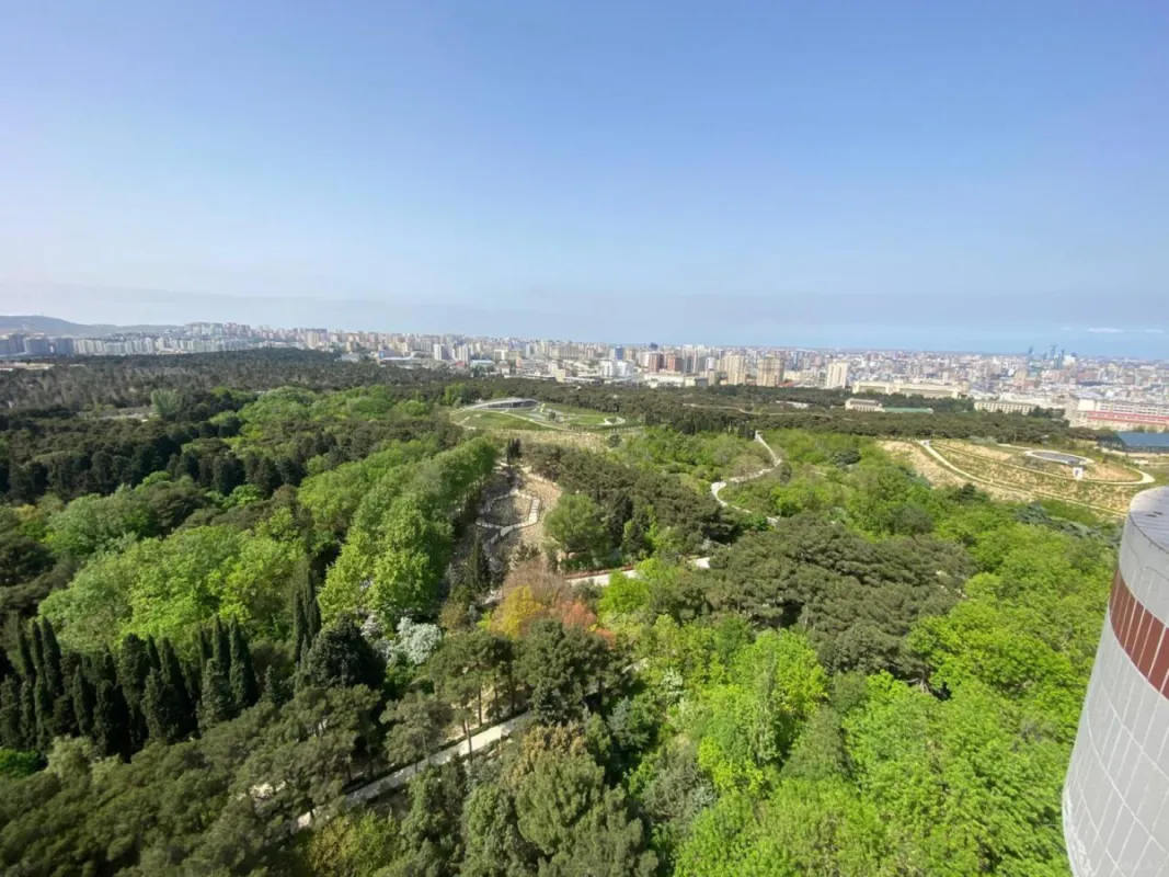 Satılır 3 otaqlı mənzil 138 m²