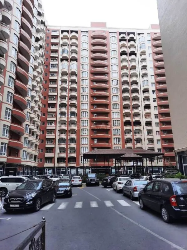 Satılır 3 otaqlı mənzil 138 m²