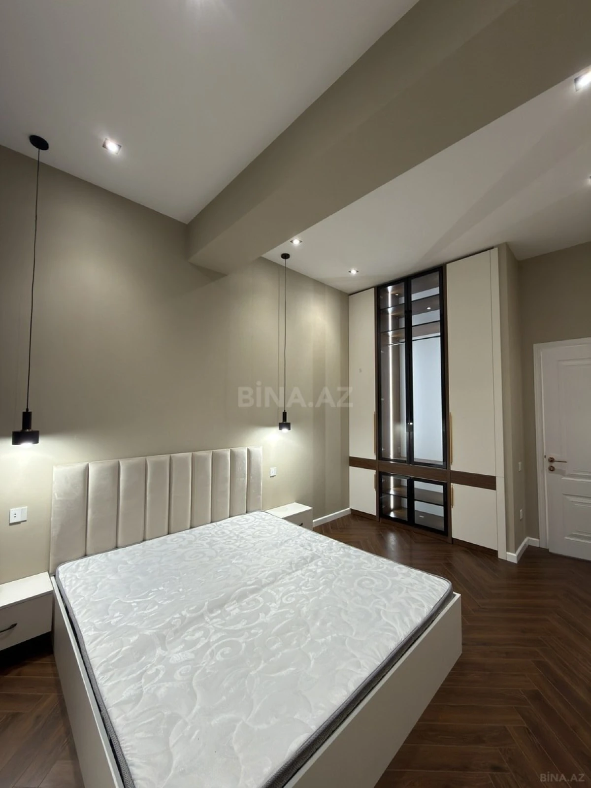 Satılır 3 otaqlı mənzil 125 m²
