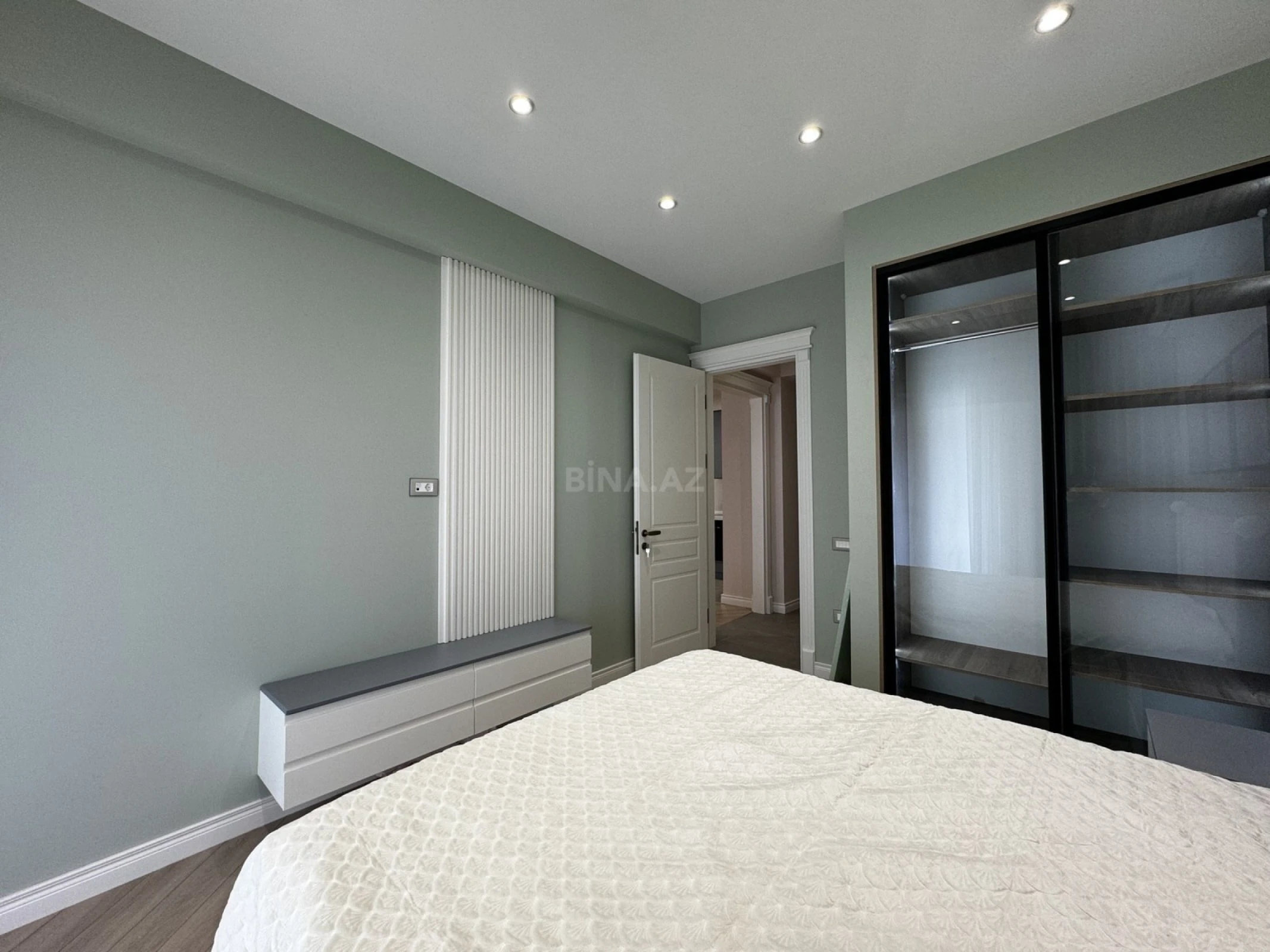 Satılır 2 otaqlı mənzil 67 m²