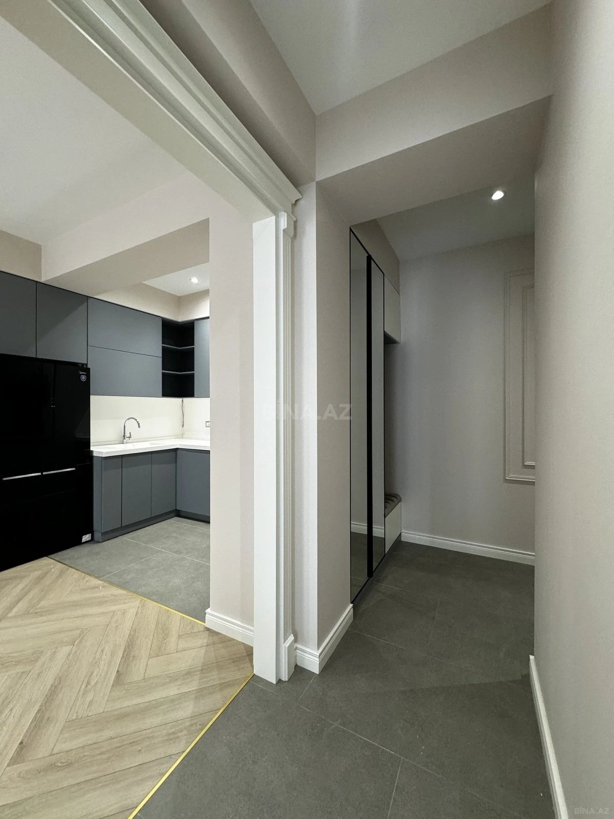 Satılır 2 otaqlı mənzil 67 m²