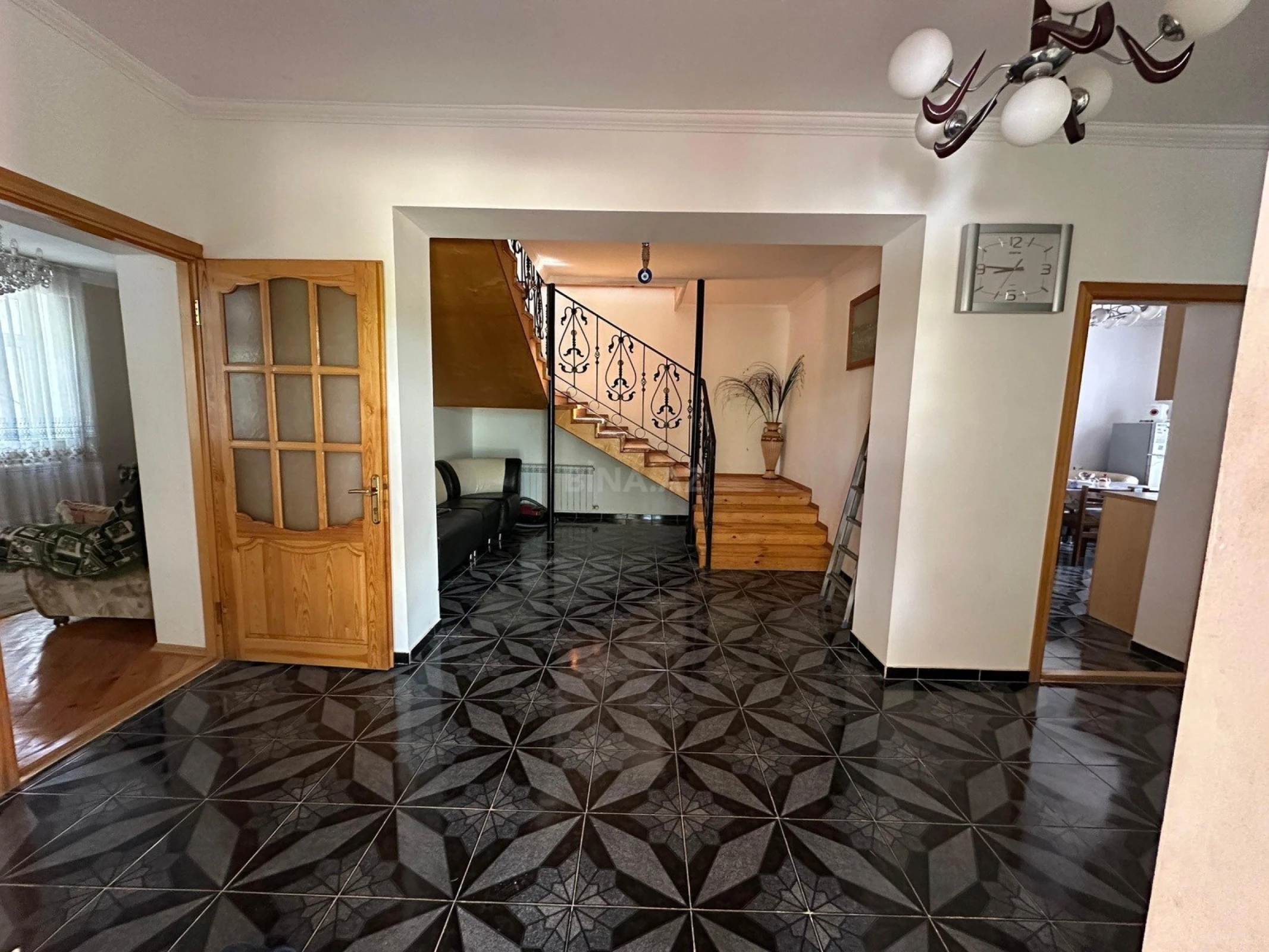 Kirayə verilir 6 otaqlı həyət evi 350 m²