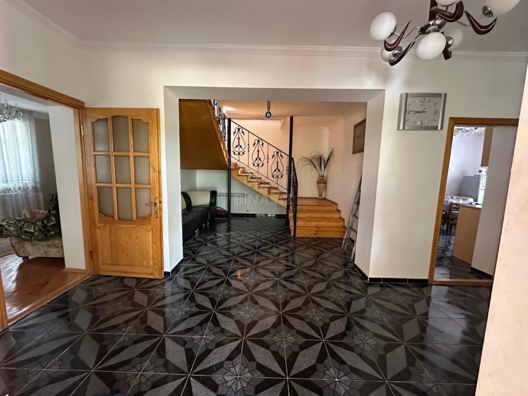 Kirayə verilir 6 otaqlı həyət evi 350 m²