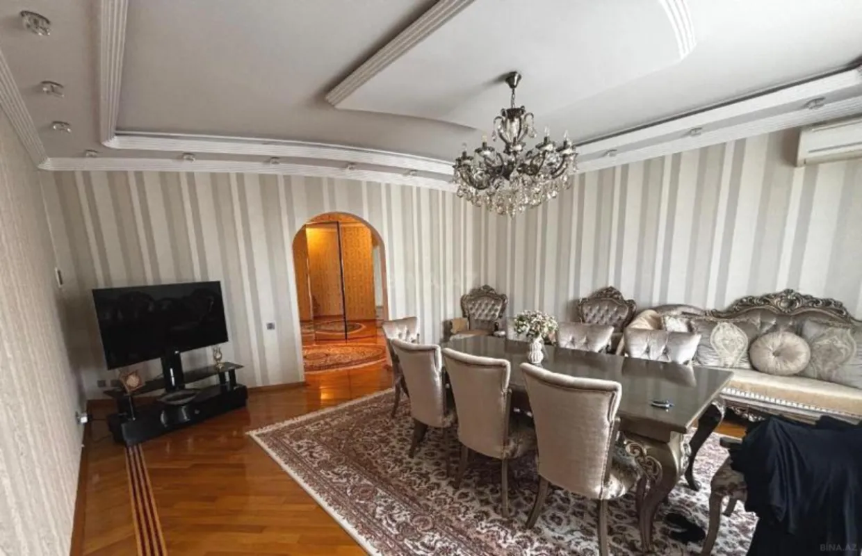 Satılır 3 otaqlı mənzil 137.1 m²