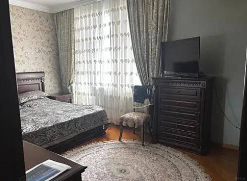Satılır 3 otaqlı mənzil 137.1 m²