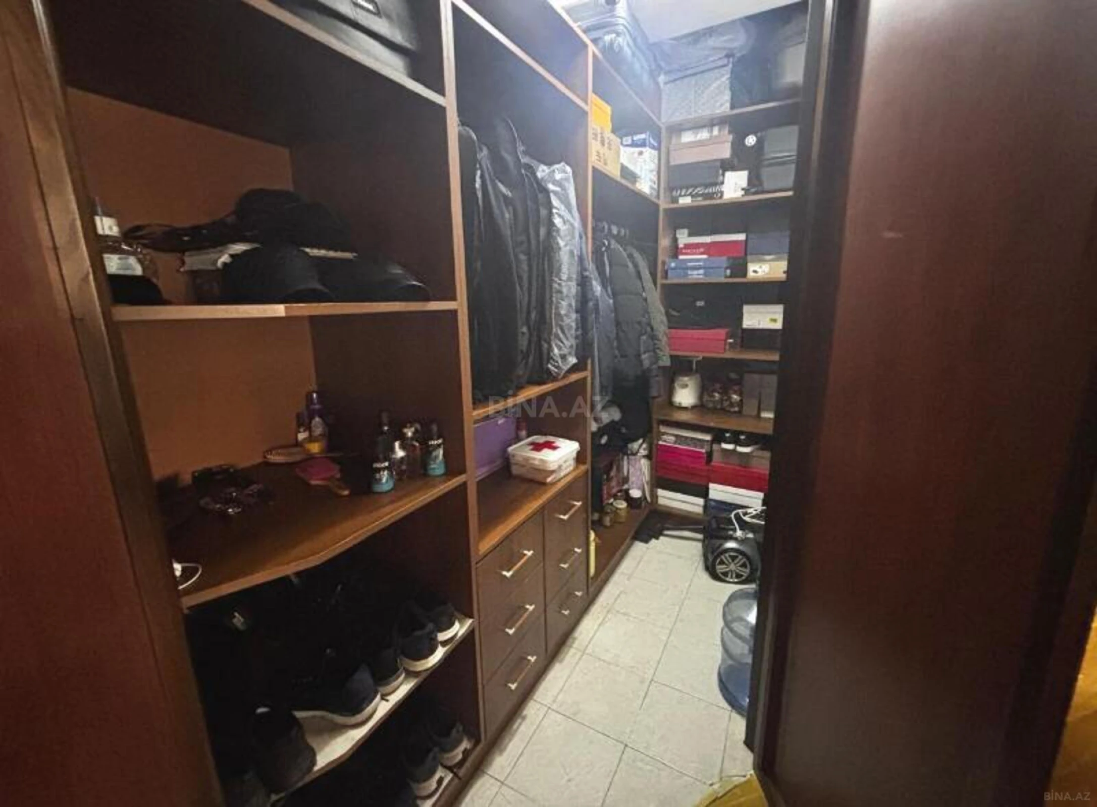 Satılır 3 otaqlı mənzil 137.1 m²