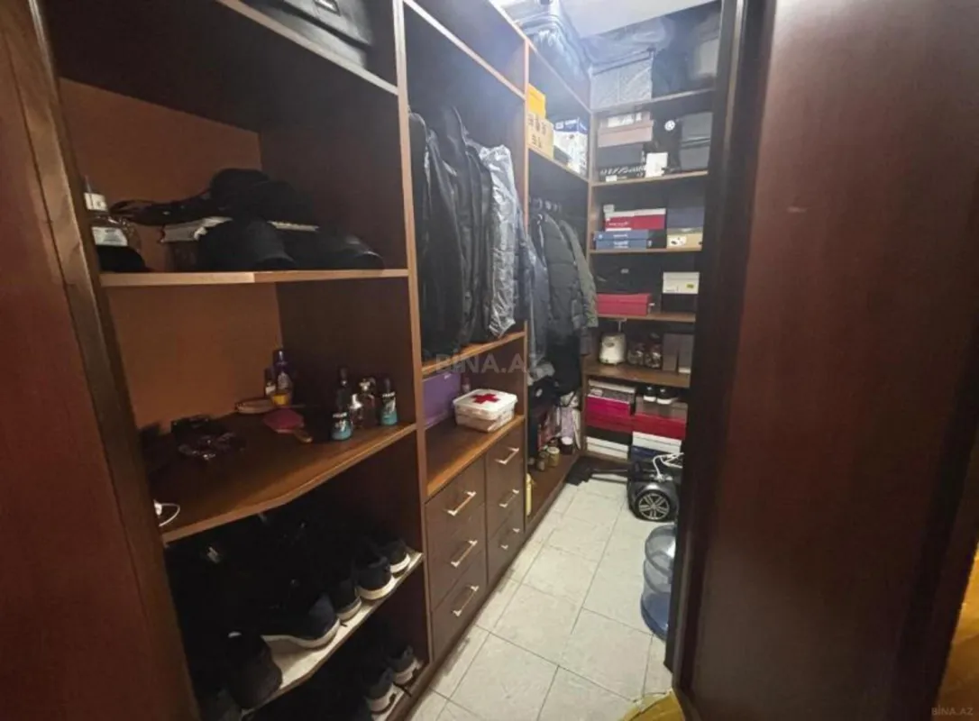 Satılır 3 otaqlı mənzil 137.1 m²