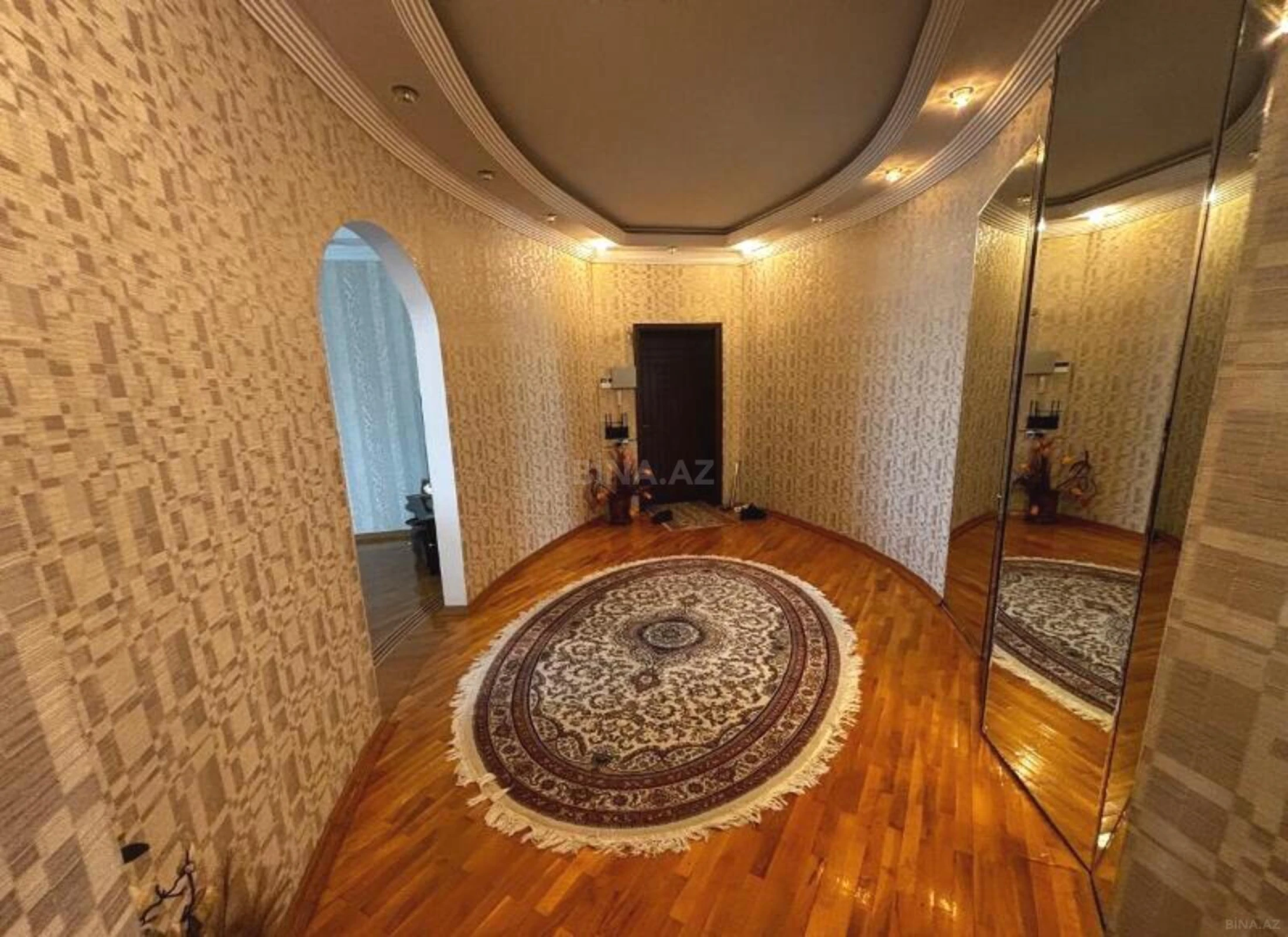 Satılır 3 otaqlı mənzil 137.1 m²