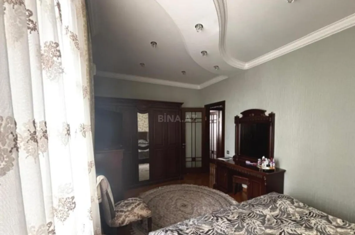 Satılır 3 otaqlı mənzil 137.1 m²