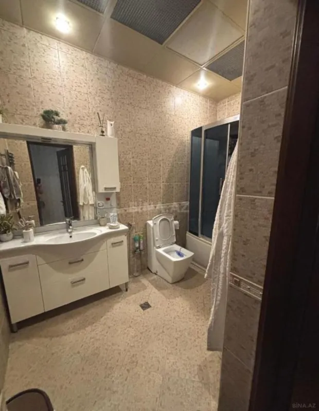 Satılır 3 otaqlı mənzil 137.1 m²