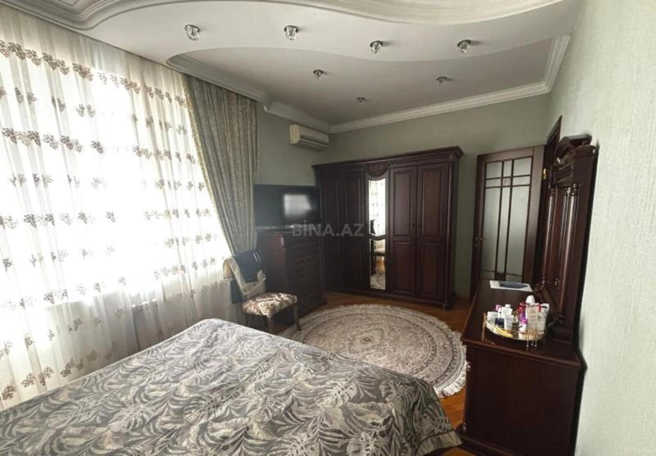 Satılır 3 otaqlı mənzil 137.1 m²