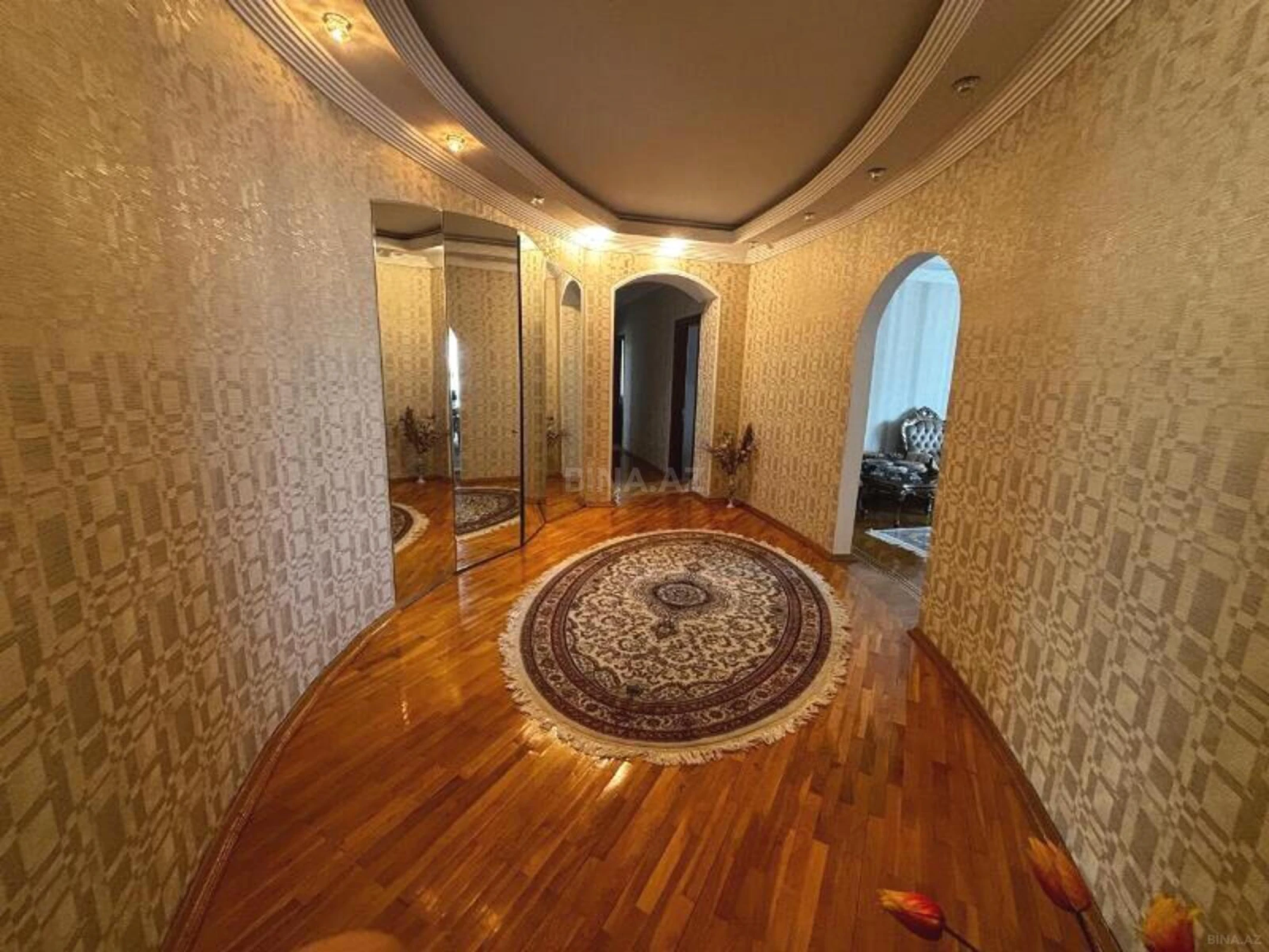 Satılır 3 otaqlı mənzil 137.1 m²
