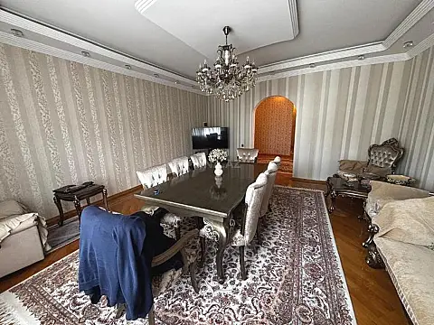 Satılır 3 otaqlı mənzil 137.1 m²