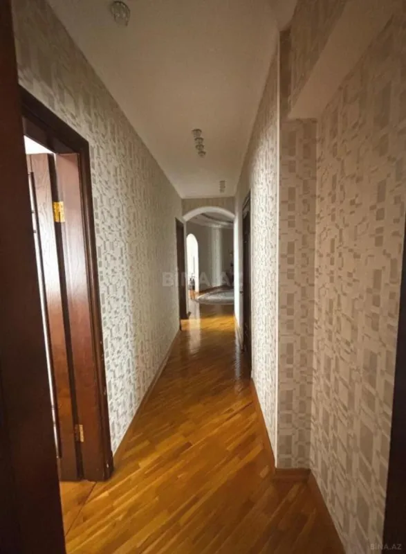 Satılır 3 otaqlı mənzil 137.1 m²