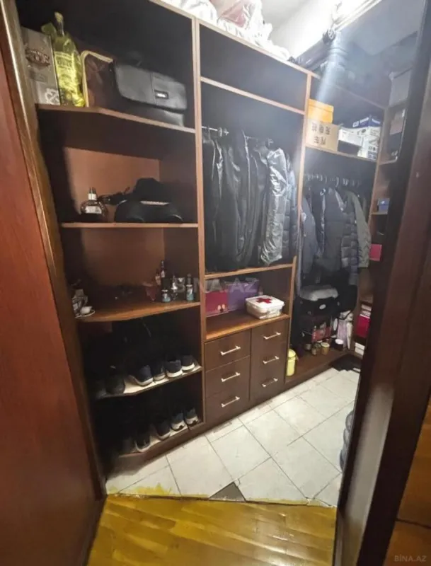 Satılır 3 otaqlı mənzil 137.1 m²