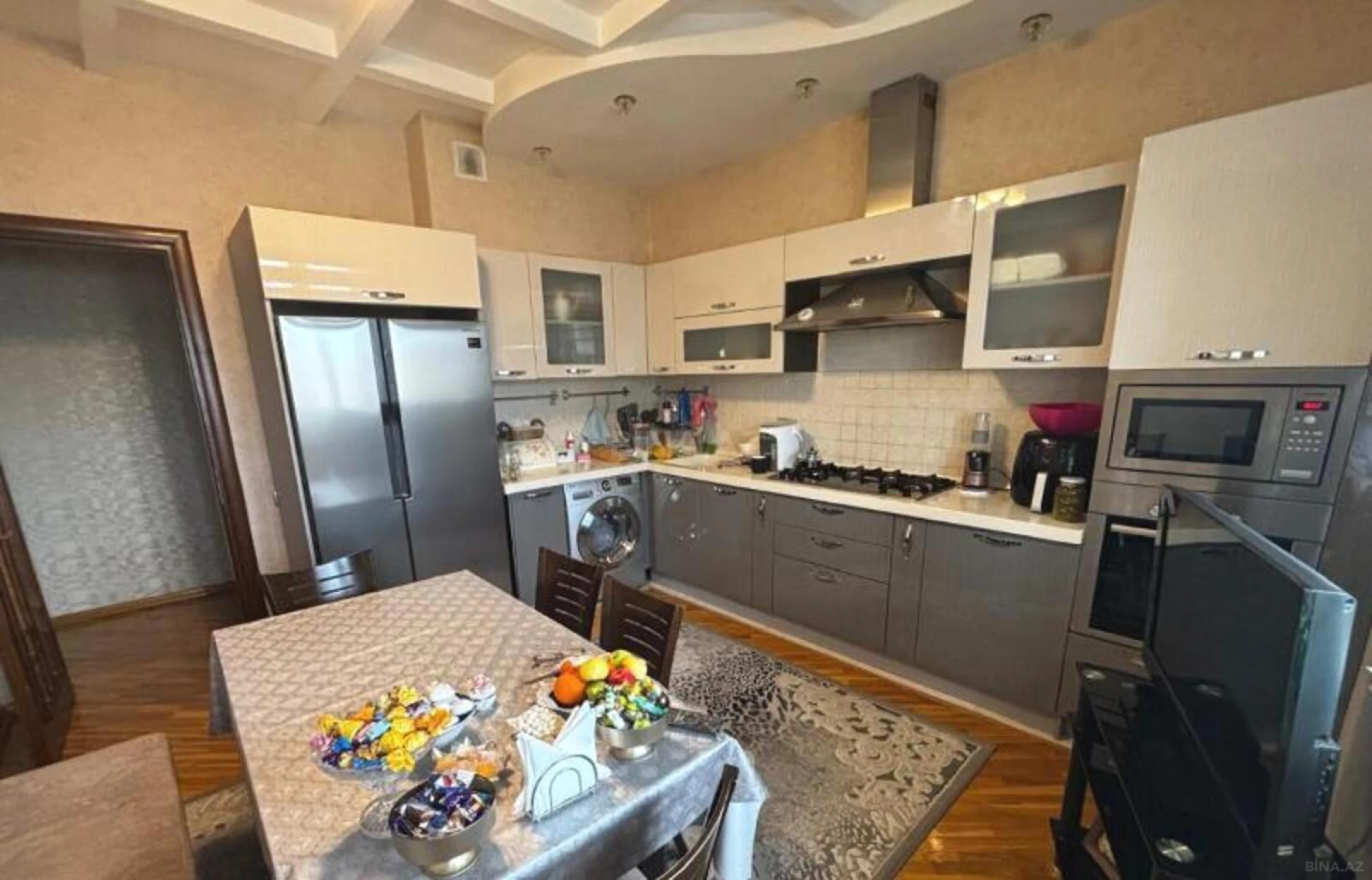 Satılır 3 otaqlı mənzil 137.1 m²