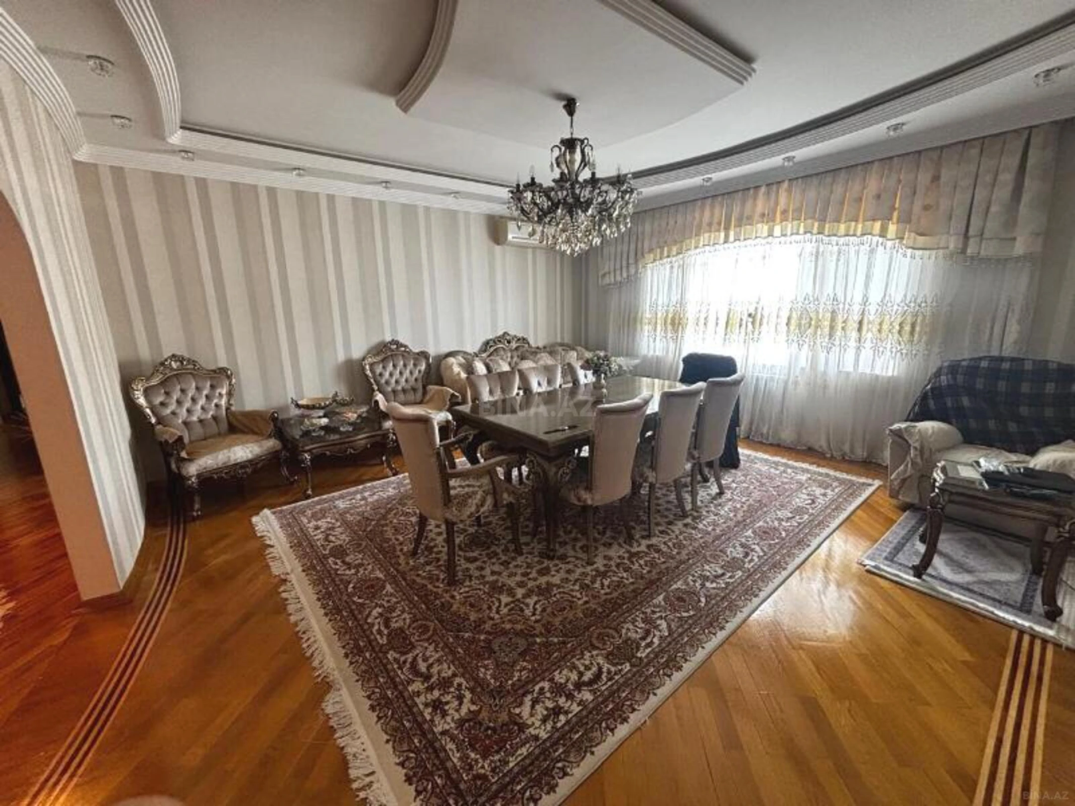 Satılır 3 otaqlı mənzil 137.1 m²