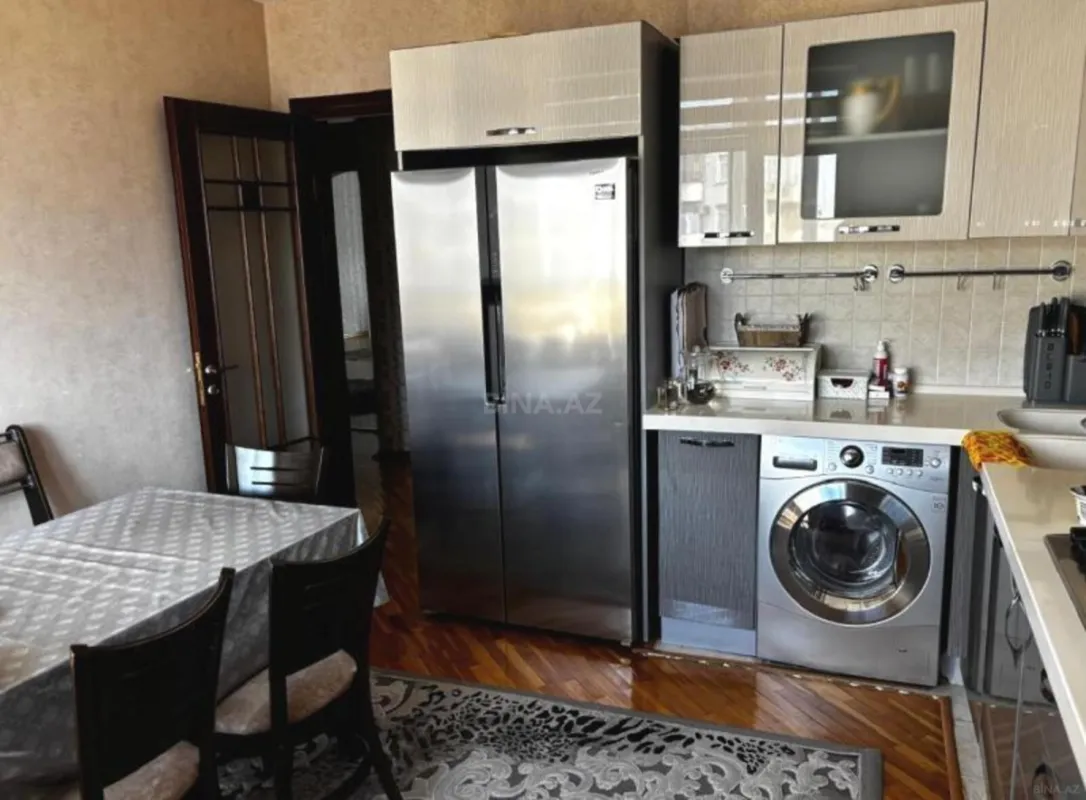 Satılır 3 otaqlı mənzil 137.1 m²