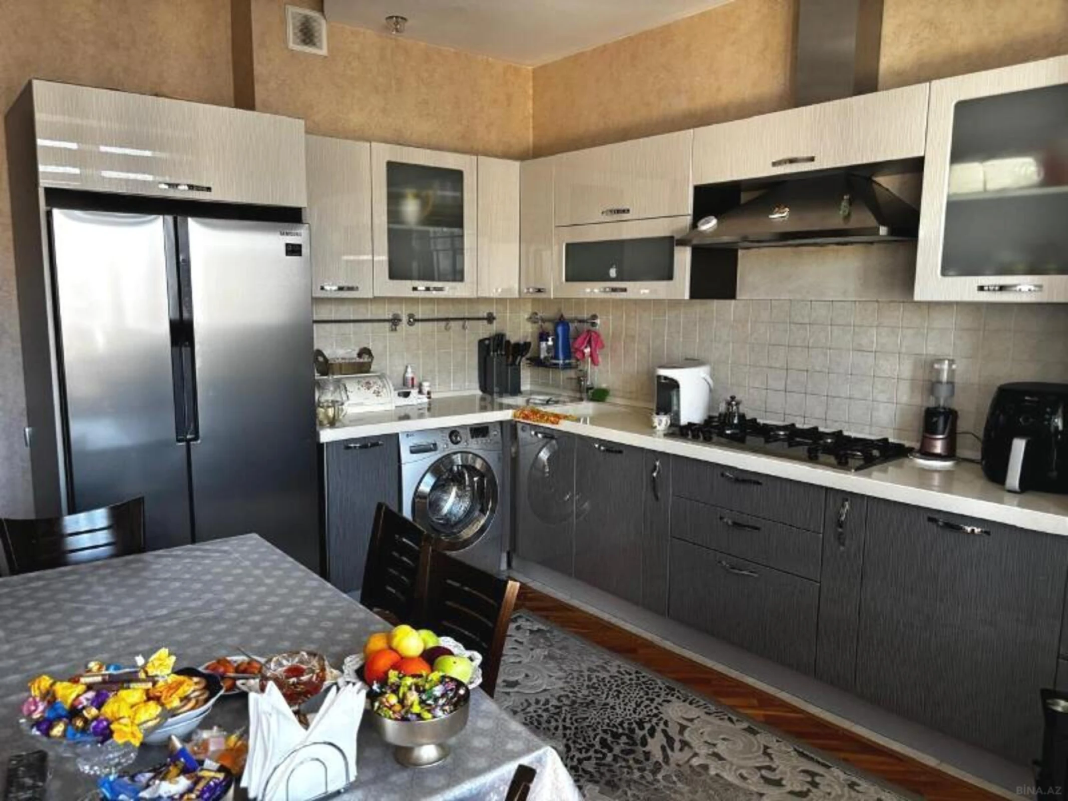 Satılır 3 otaqlı mənzil 137.1 m²