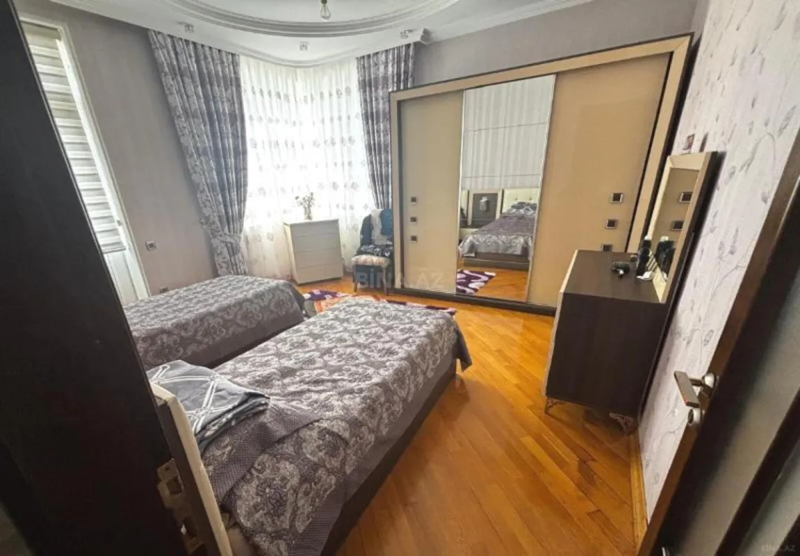 Satılır 3 otaqlı mənzil 137.1 m²