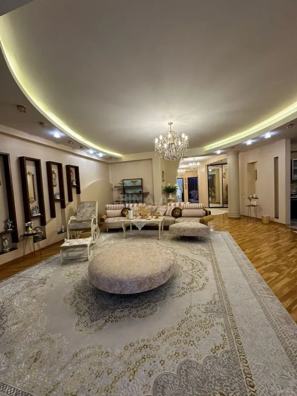 Satılır 3 otaqlı mənzil 170 m²